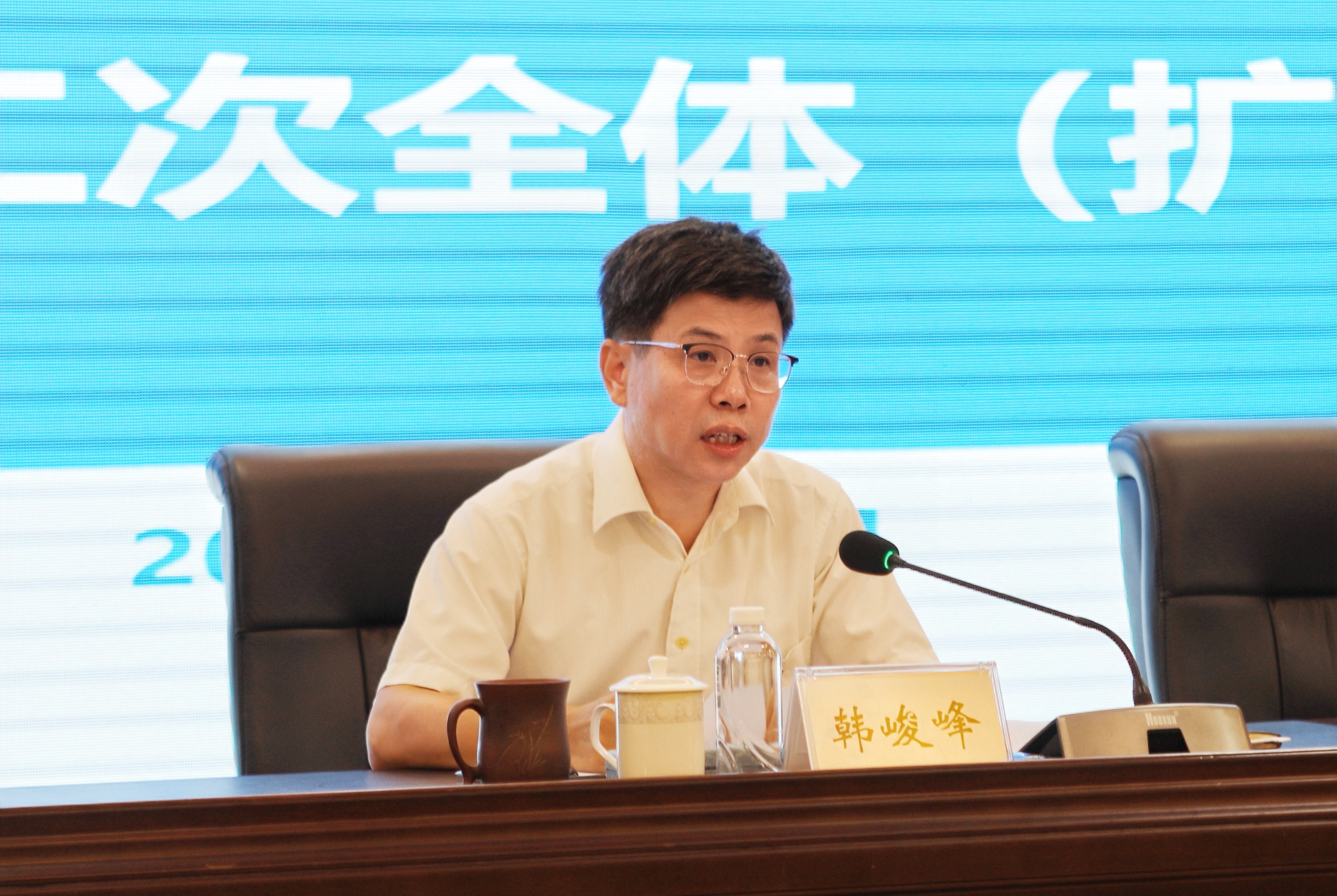 学校召开党委全委会(扩大)会议-桂航新闻网